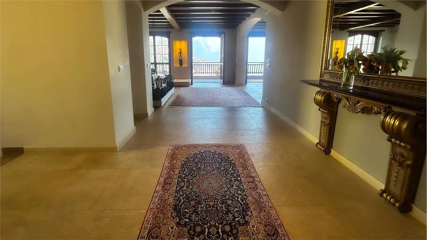 Elegante villa con piscina e romantica vista lago - Foto 4 di 13