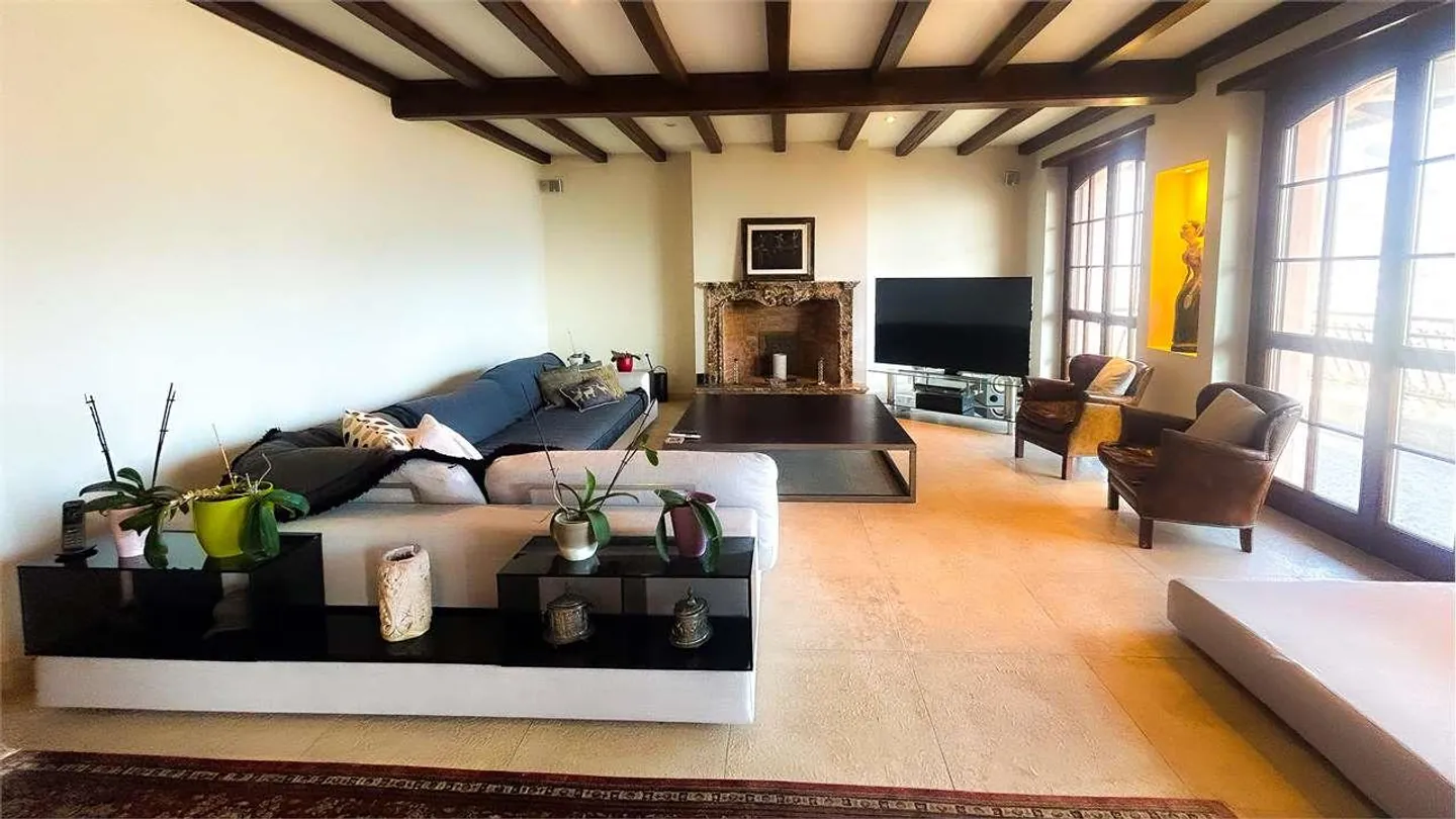 Elegante villa con piscina e romantica vista lago - Foto 5 di 13