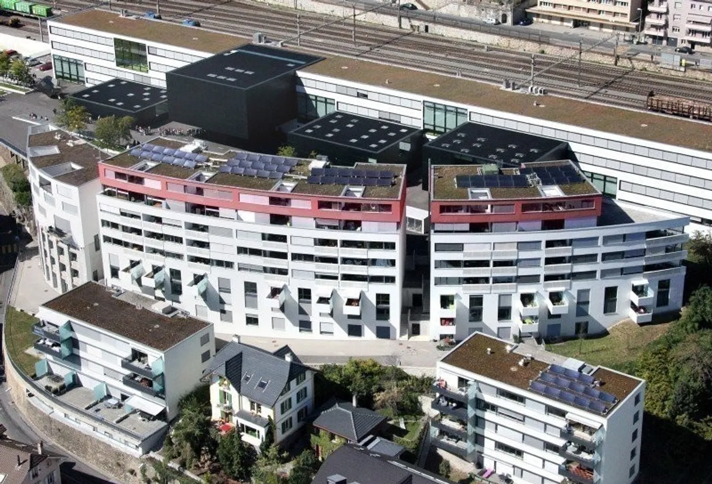 Appartement spacieux avec balcon - Photo 3 sur 4