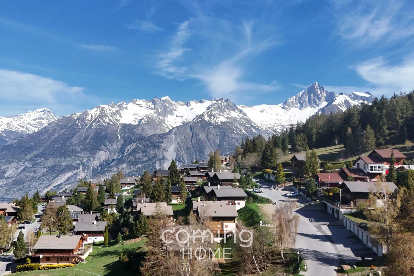 Chalet in Bürchen - zwei Wohnungen, großzügiges Baugrundstück und zusätzliches Bauland an einem sonnigen Hang - Foto 6 von 19