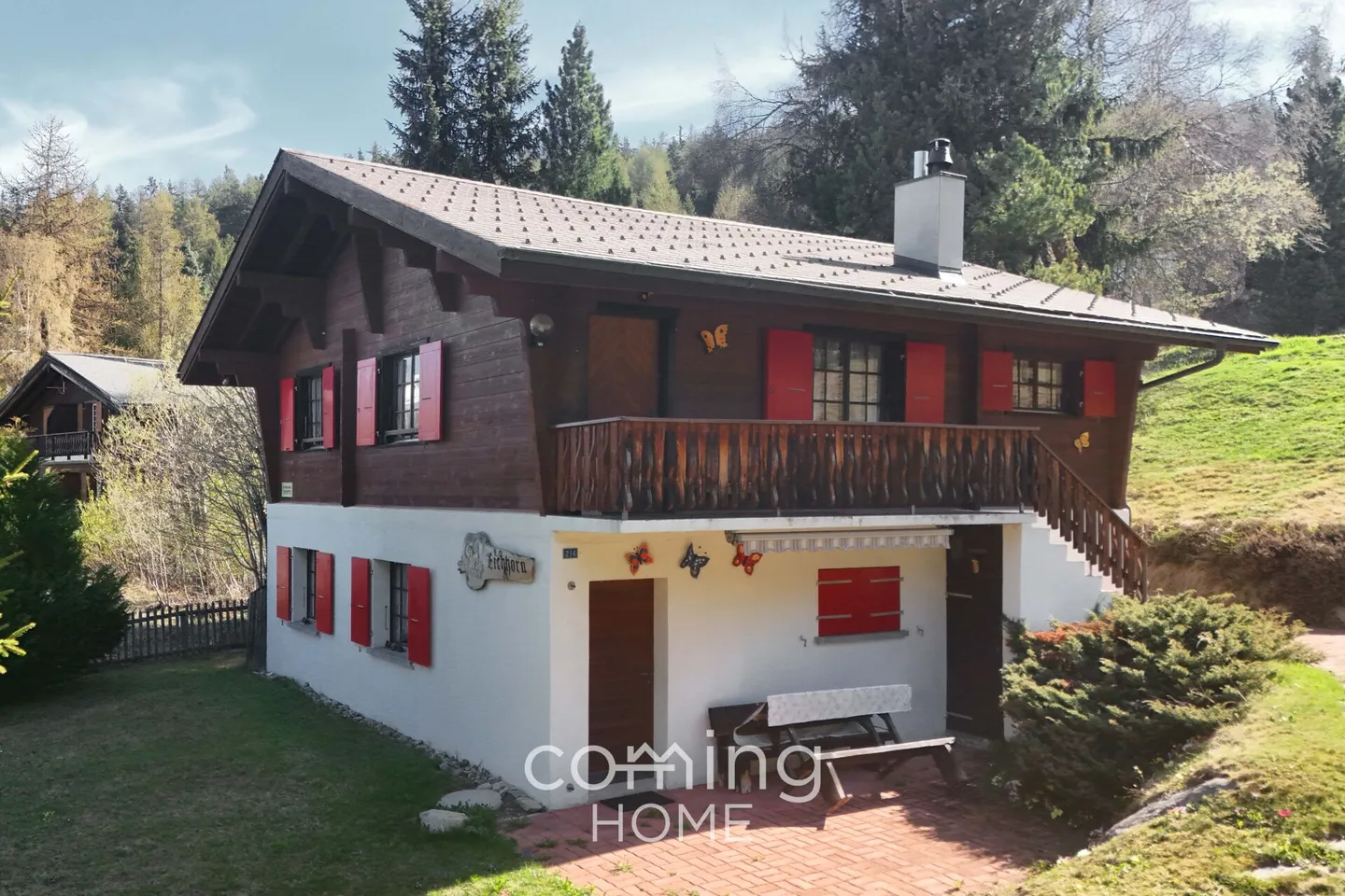 Chalet in Bürchen - zwei Wohnungen, großzügiges Baugrundstück und zusätzliches Bauland an einem sonnigen Hang - Foto 1 von 19