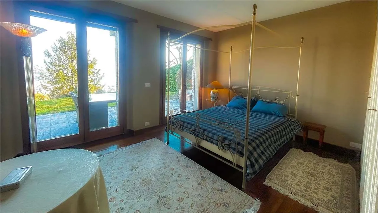 Elegante villa con piscina e romantica vista lago - Foto 12 di 13