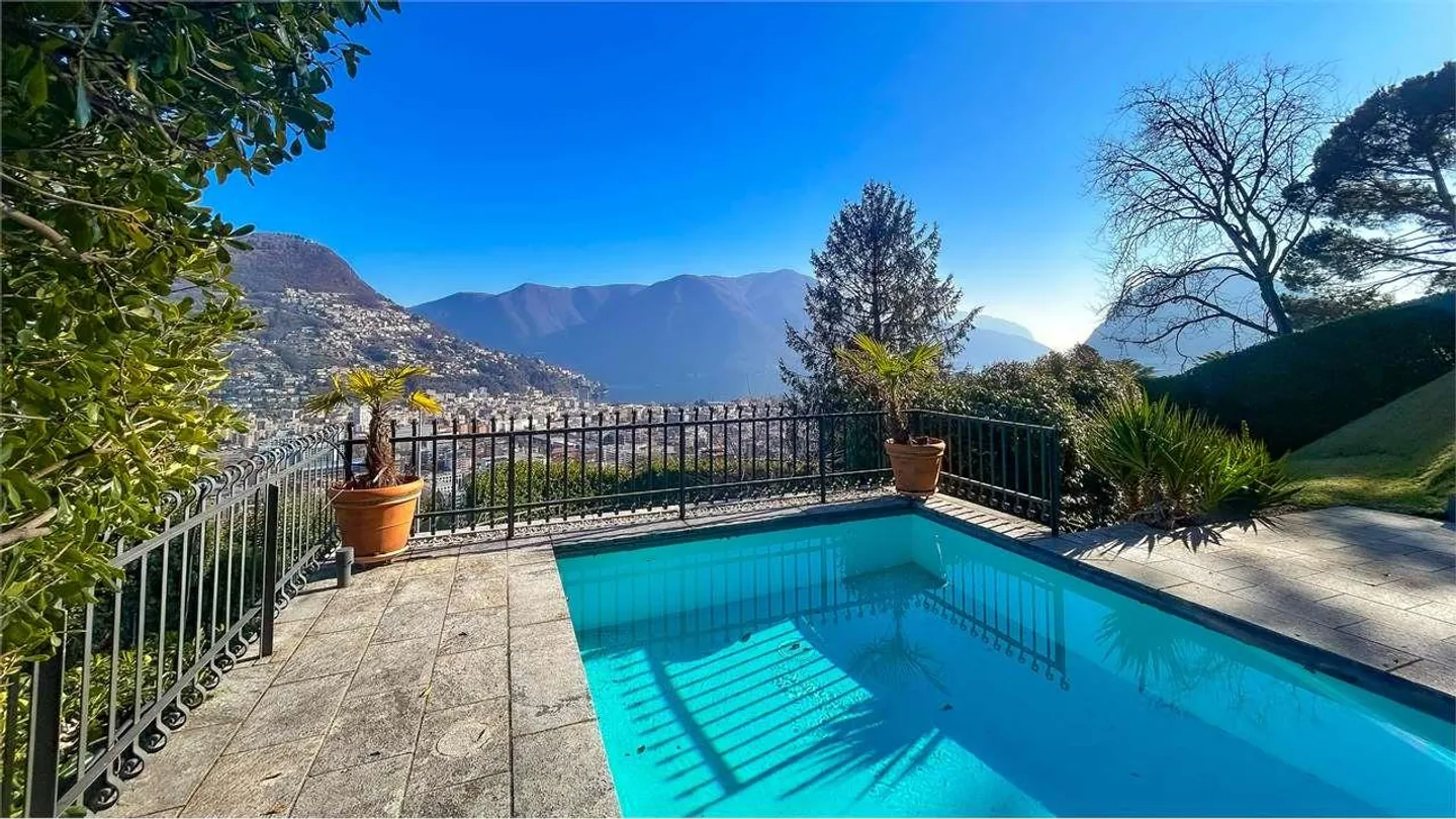 Elegante villa con piscina e romantica vista lago - Foto 13 di 13