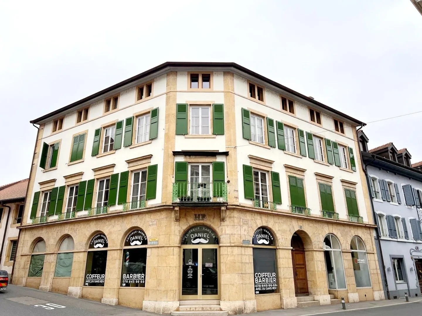RUE BASSE 38, Appartement de 2.5 pièces avec vaste mezzanine - Photo 10 sur 10