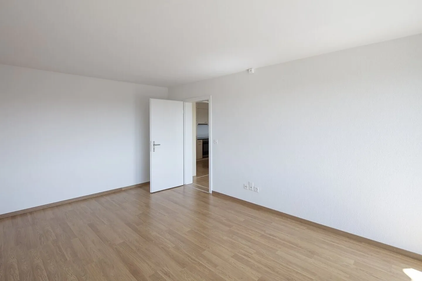 Beautiful and bright apartment! - Photo 3 of 7