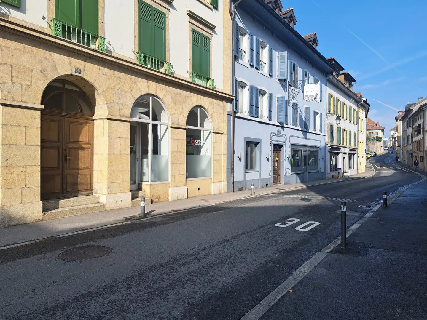 RUE BASSE 38, Appartement de 2.5 pièces avec vaste mezzanine - Photo 9 sur 10