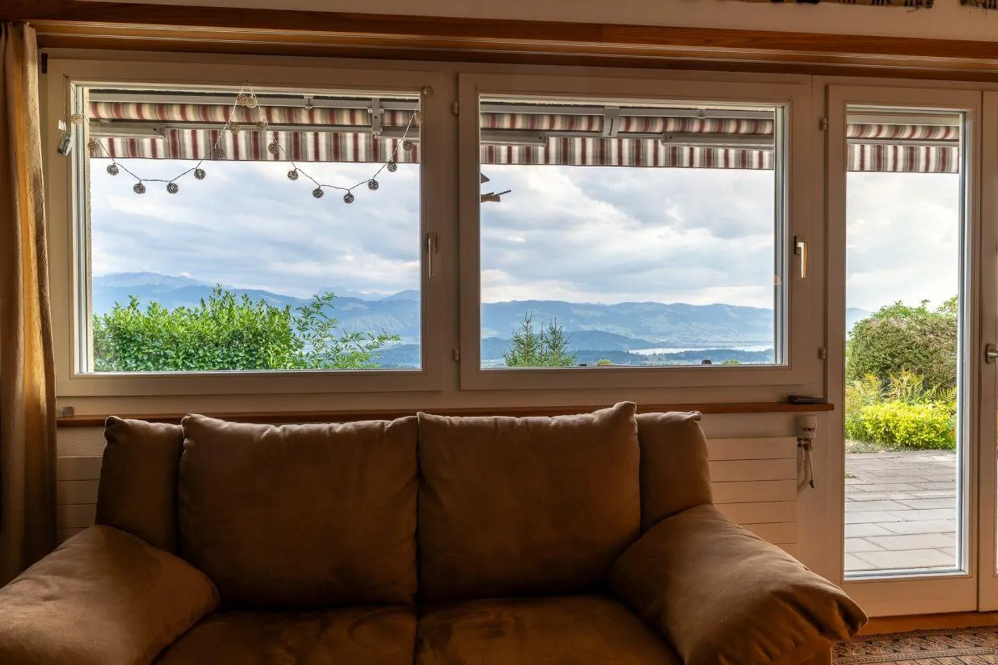 Exklusive Aussichtslage mit Weitblick über die Linthebene bis zum Z... - Photo 4 of 6