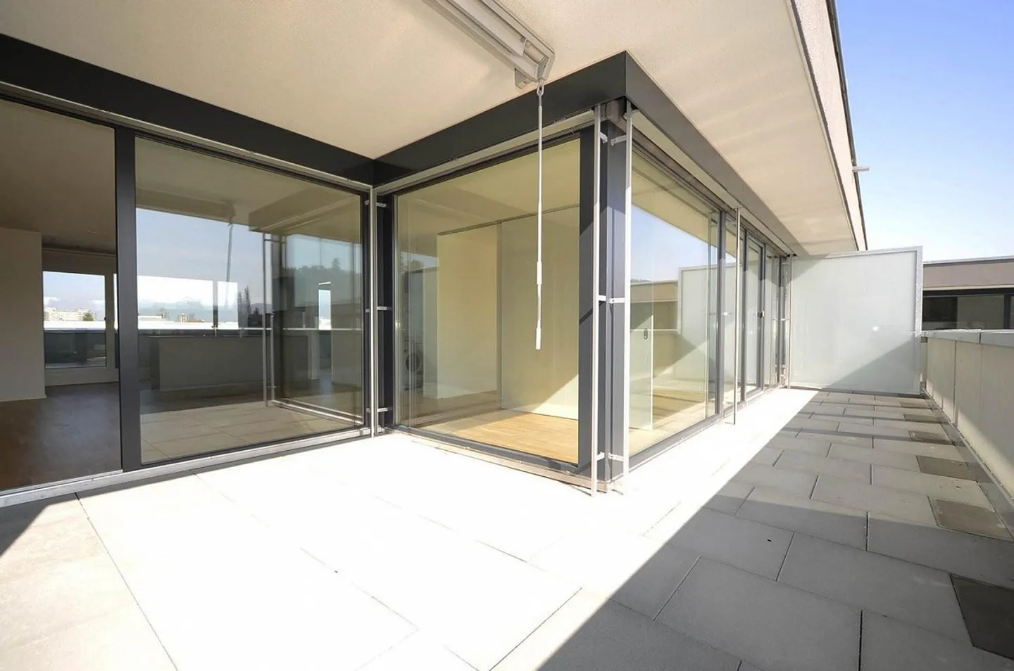 Spazio abitativo in attico con grande terrazza - Foto 7 di 7