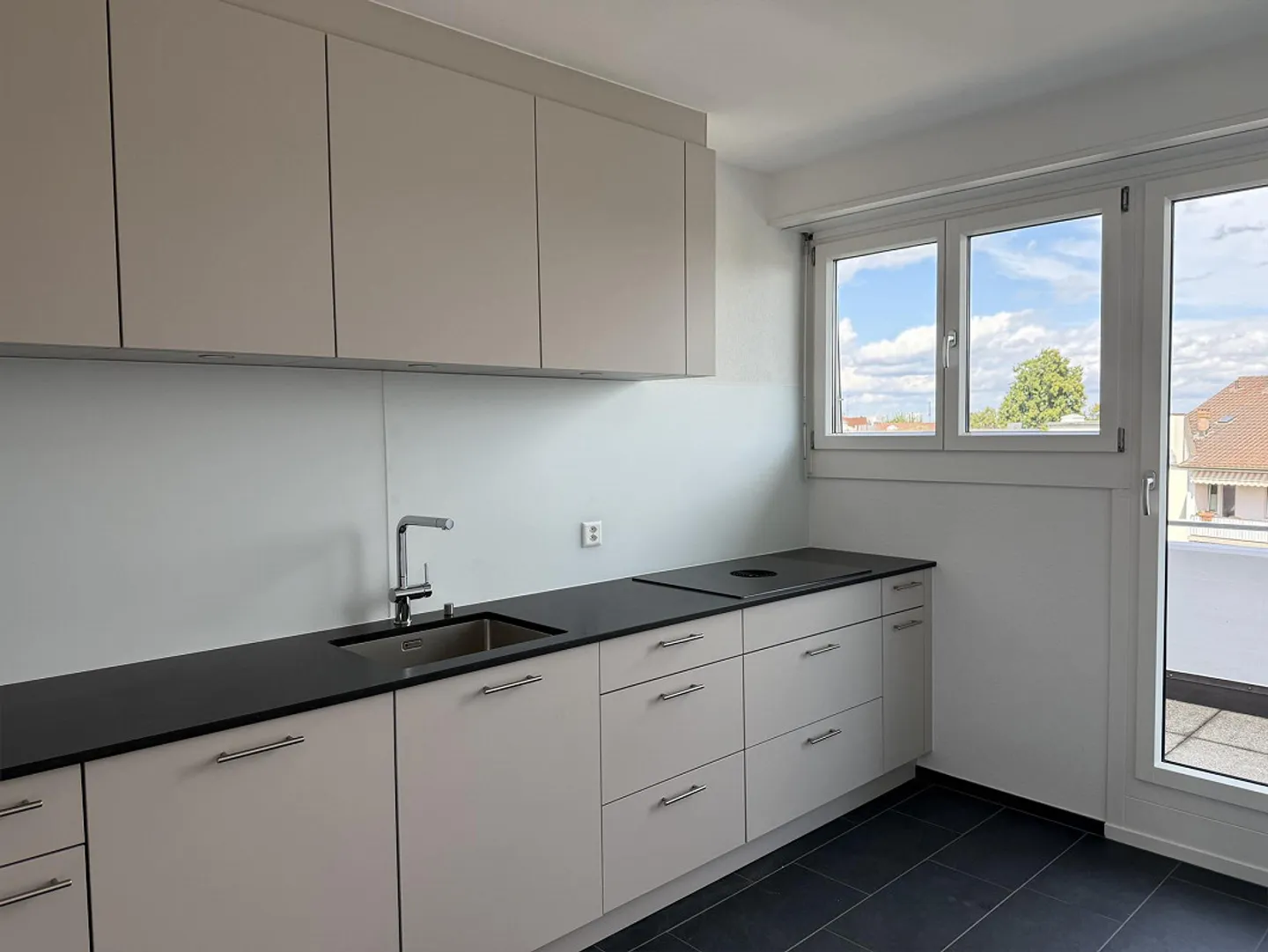 Lumineux avec terrasse généreuse et vue panoramique - Photo 4 sur 14