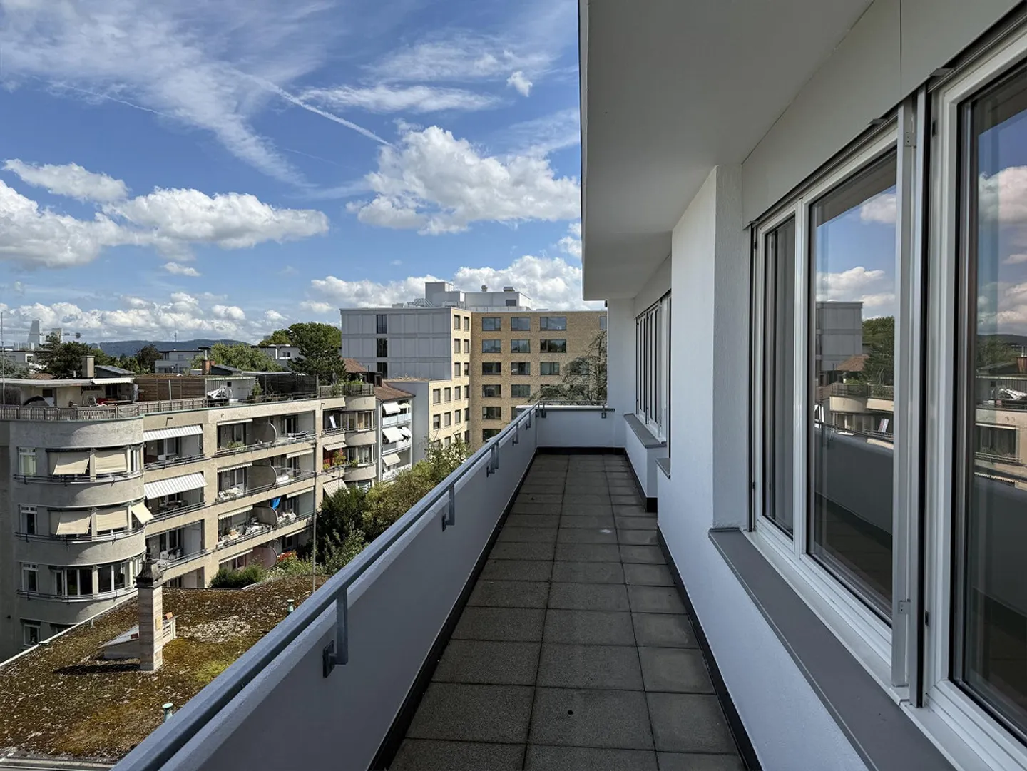 Lumineux avec terrasse généreuse et vue panoramique - Photo 13 sur 14