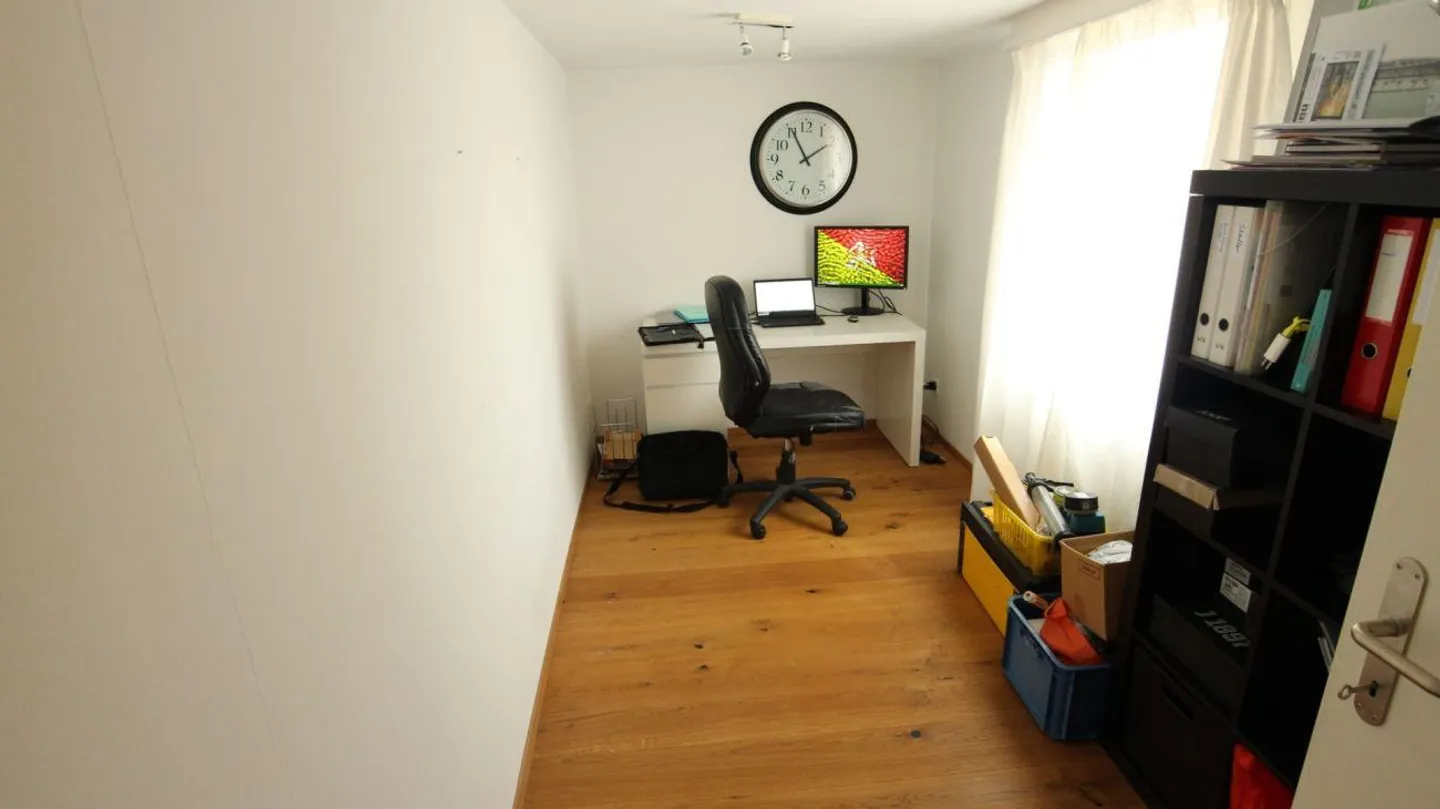 Charming Apartment by the Lake - Photo 8 of 9