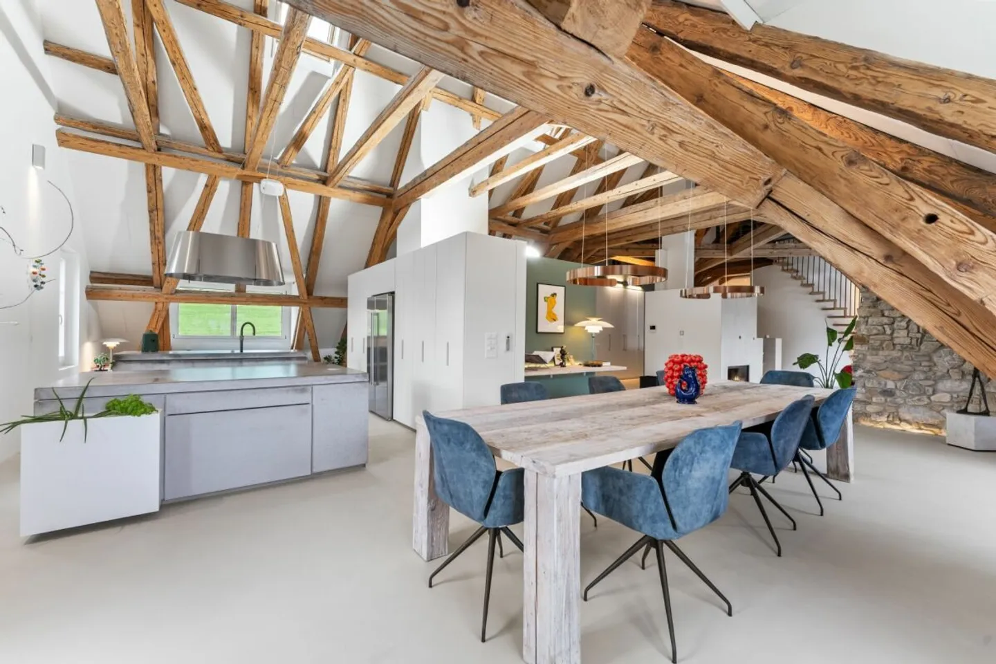 Stylish penthouse apartment with views of Mythen, lake and lush greenery - Photo 3 of 17