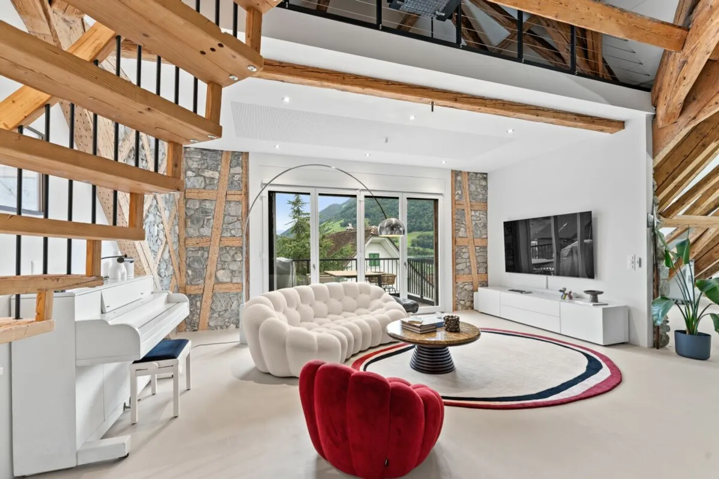 Stylish penthouse apartment with views of Mythen, lake and lush greenery - Photo 4 of 17