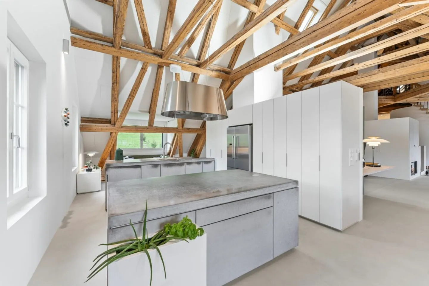 Stylish penthouse apartment with views of Mythen, lake and lush greenery - Photo 5 of 17