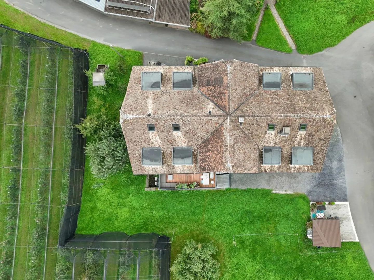 Stylish penthouse apartment with views of Mythen, lake and lush greenery - Photo 17 of 17