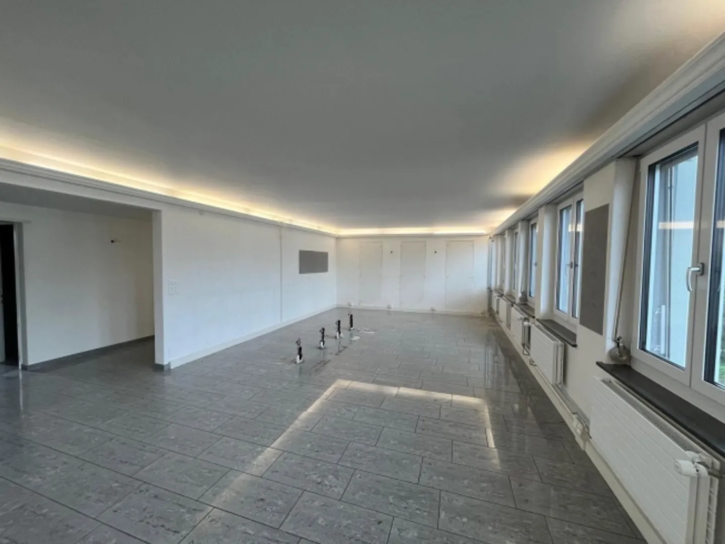 Bureau et espace commercial avec un grand potentiel à louer - Photo 4 sur 10