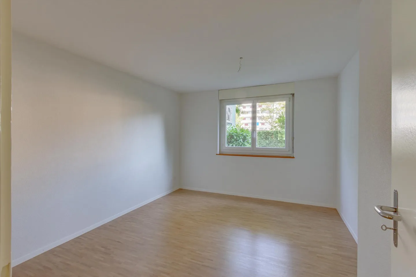 Modern Apartment in Green Oasis - Photo 4 of 8