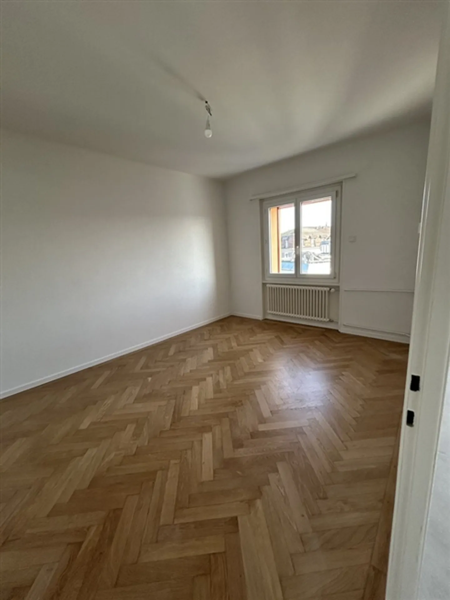 Completely Renovated 2-Room Apartment - Photo 3 of 7