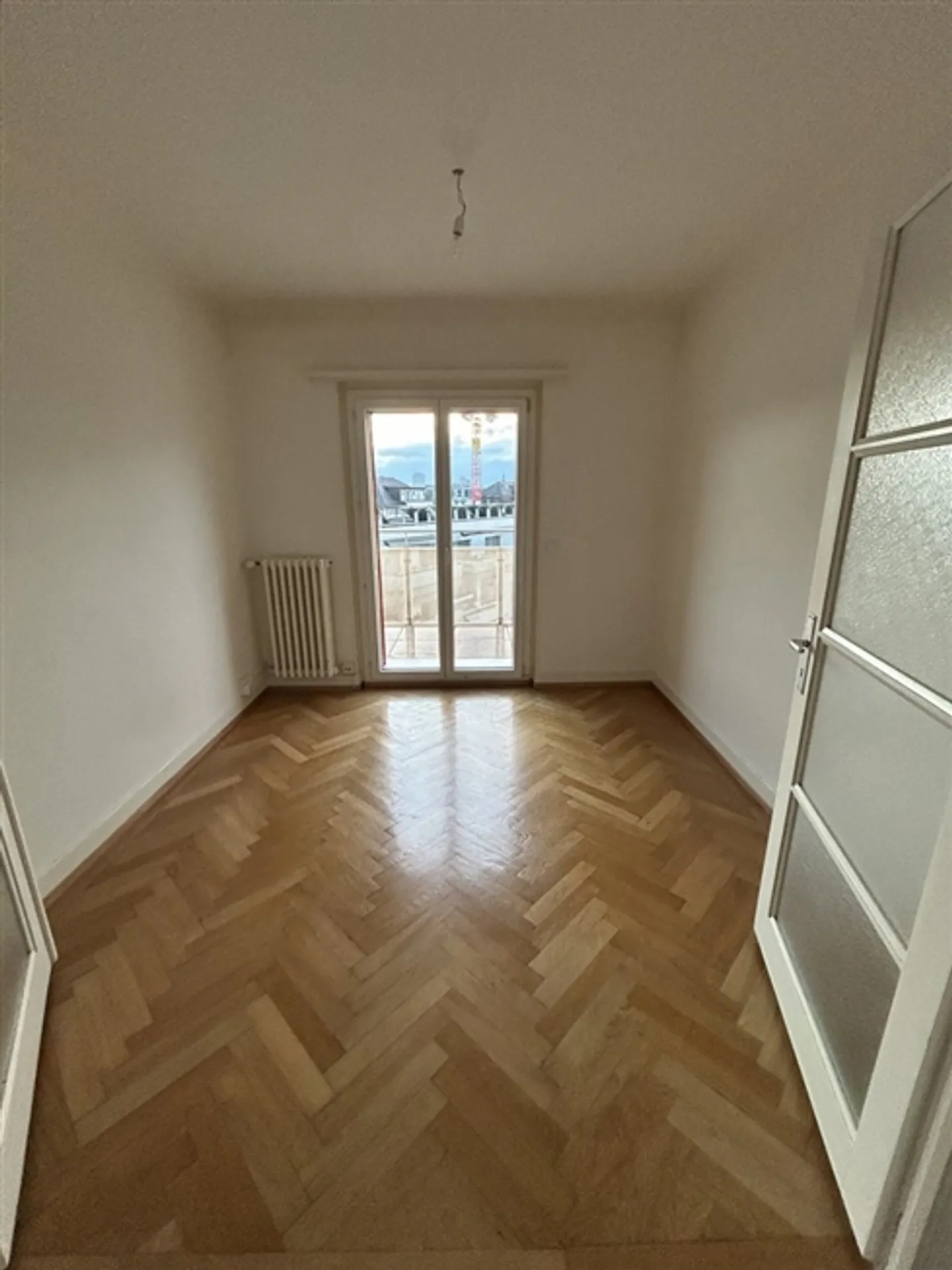 Completely Renovated 2-Room Apartment - Photo 4 of 7