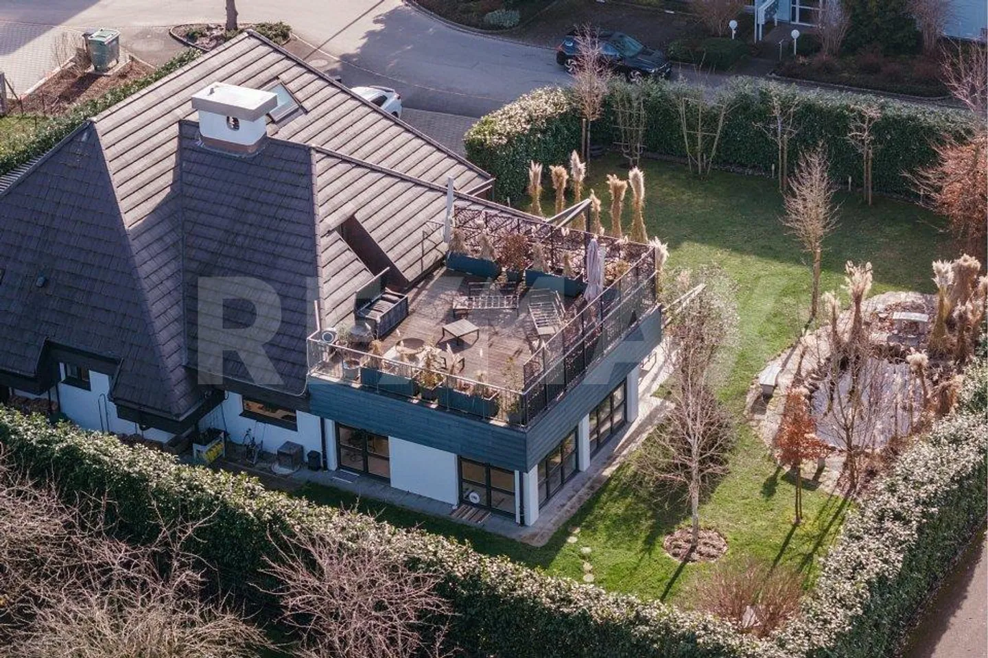 Licht, Weite, Grosszügigkeit: charaktervolles Einfamilienhaus mit m... - Photo 2 of 13