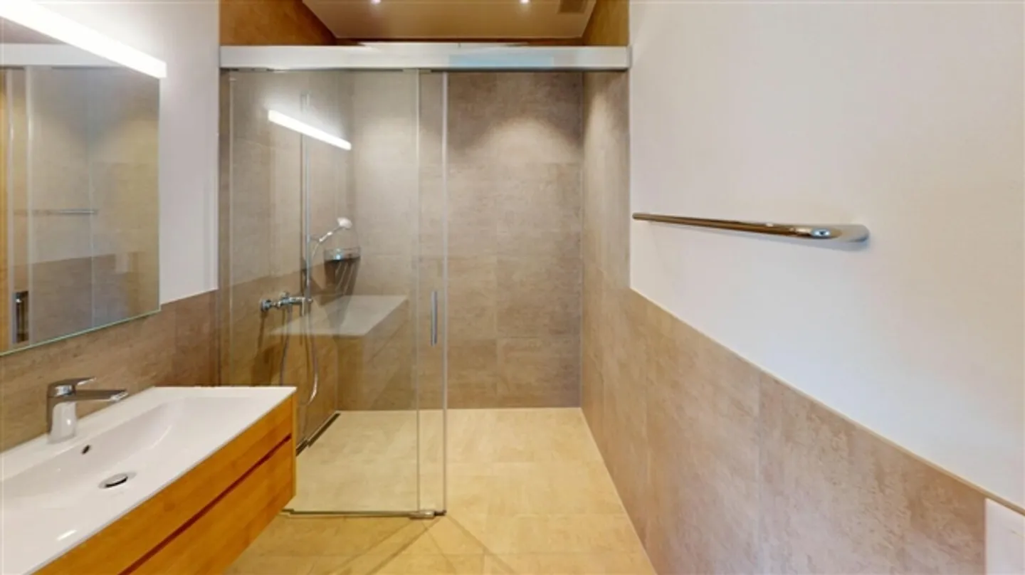 VIVRE MODERNE ET SPACIEUX - APPARTEMENT DE 3,5 PIÈCES - Photo 7 sur 9