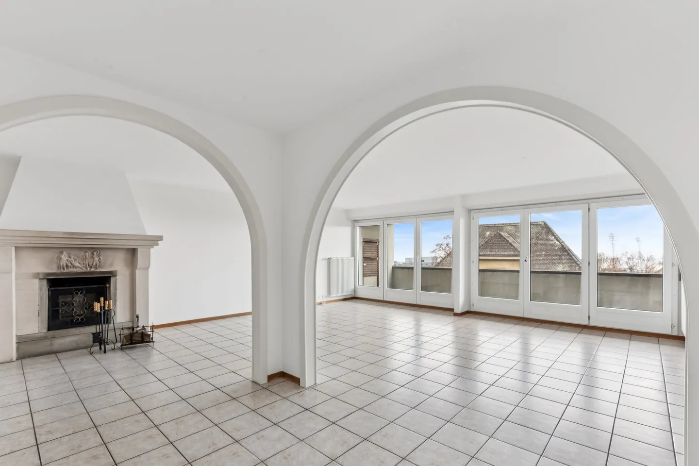 Quiet neighborhood near train station and lake, peaceful and green environment - Photo 2 of 8