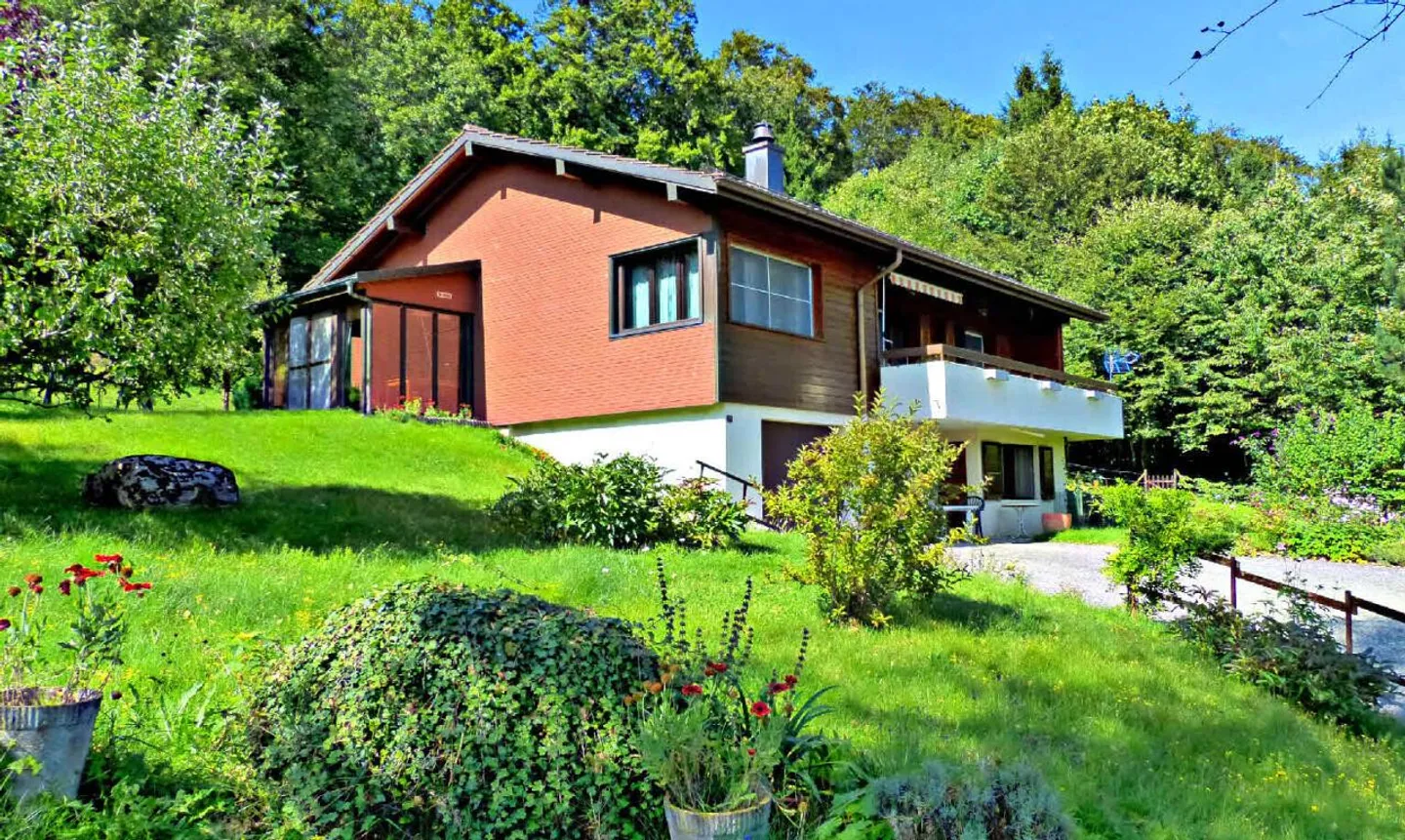 A 5 minuti da Aubonne: grande villa immersa in un verde scenario - Foto 12 di 13