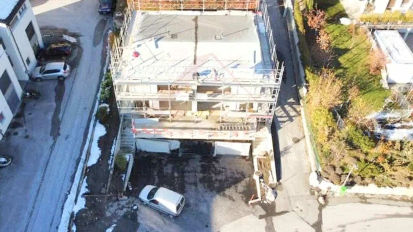 Villa familiale spacieuse avec 6 chambres et jardin ensoleillé - Le Mouret (FR) - Photo 11 sur 12