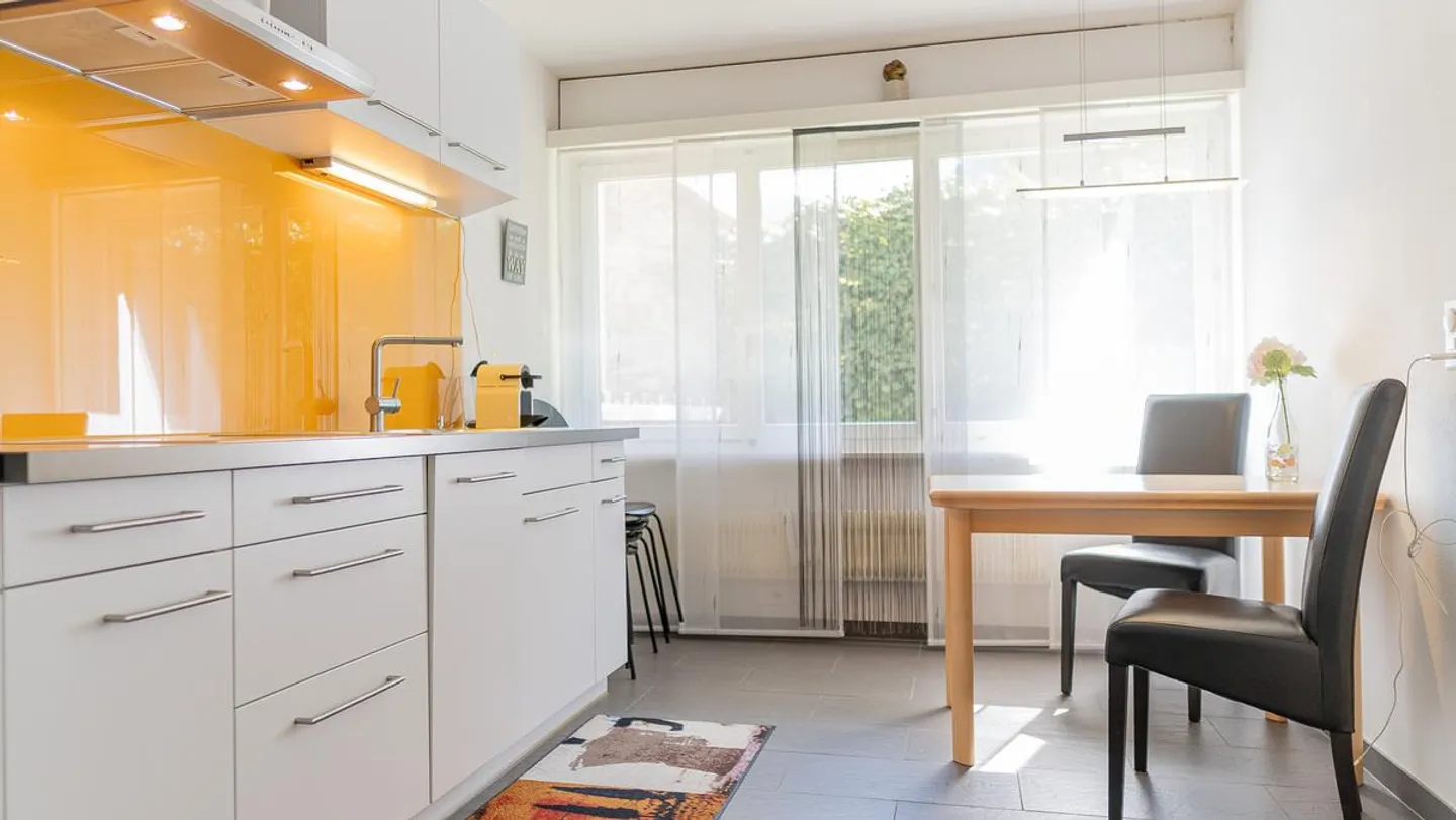 Office premises with one-room apartment in a preferred location in Brig - Photo 2 of 13
