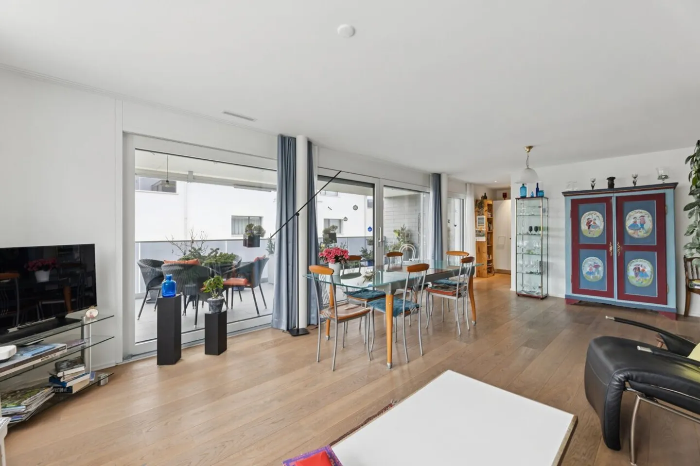 Modernes 4.5 Zimmer Apartment - Foto 2 von 10