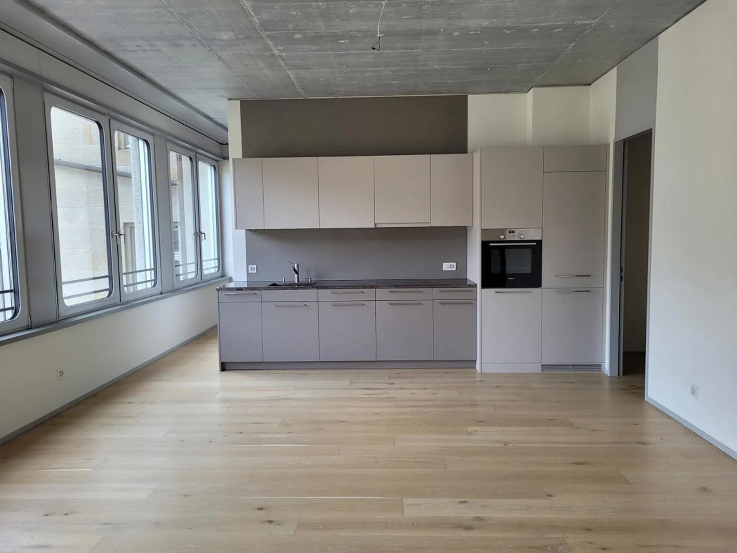 Vivere moderno in una posizione centrale! - Foto 2 di 8