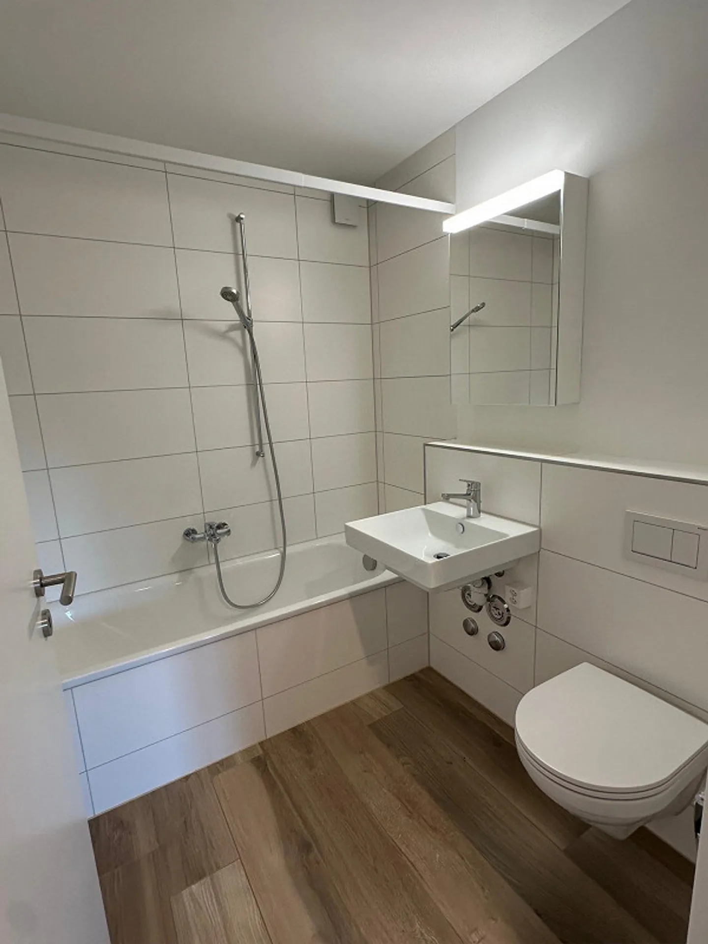 New, idyllic 5.5 room apartment with garden seating area - Photo 12 of 13