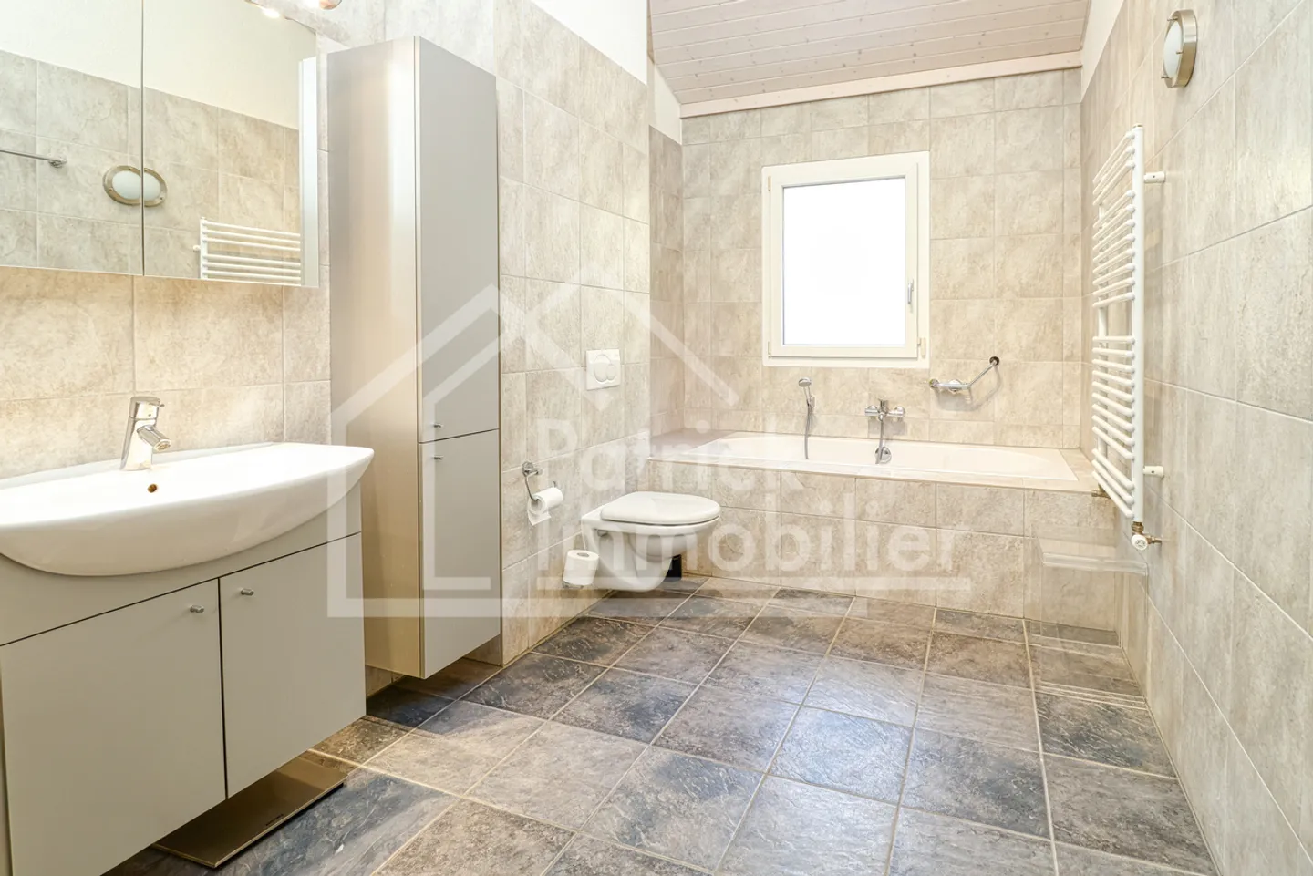 Villa familiale avec jacuzzi et vue panoramique sur le lac! - Photo 8 sur 13