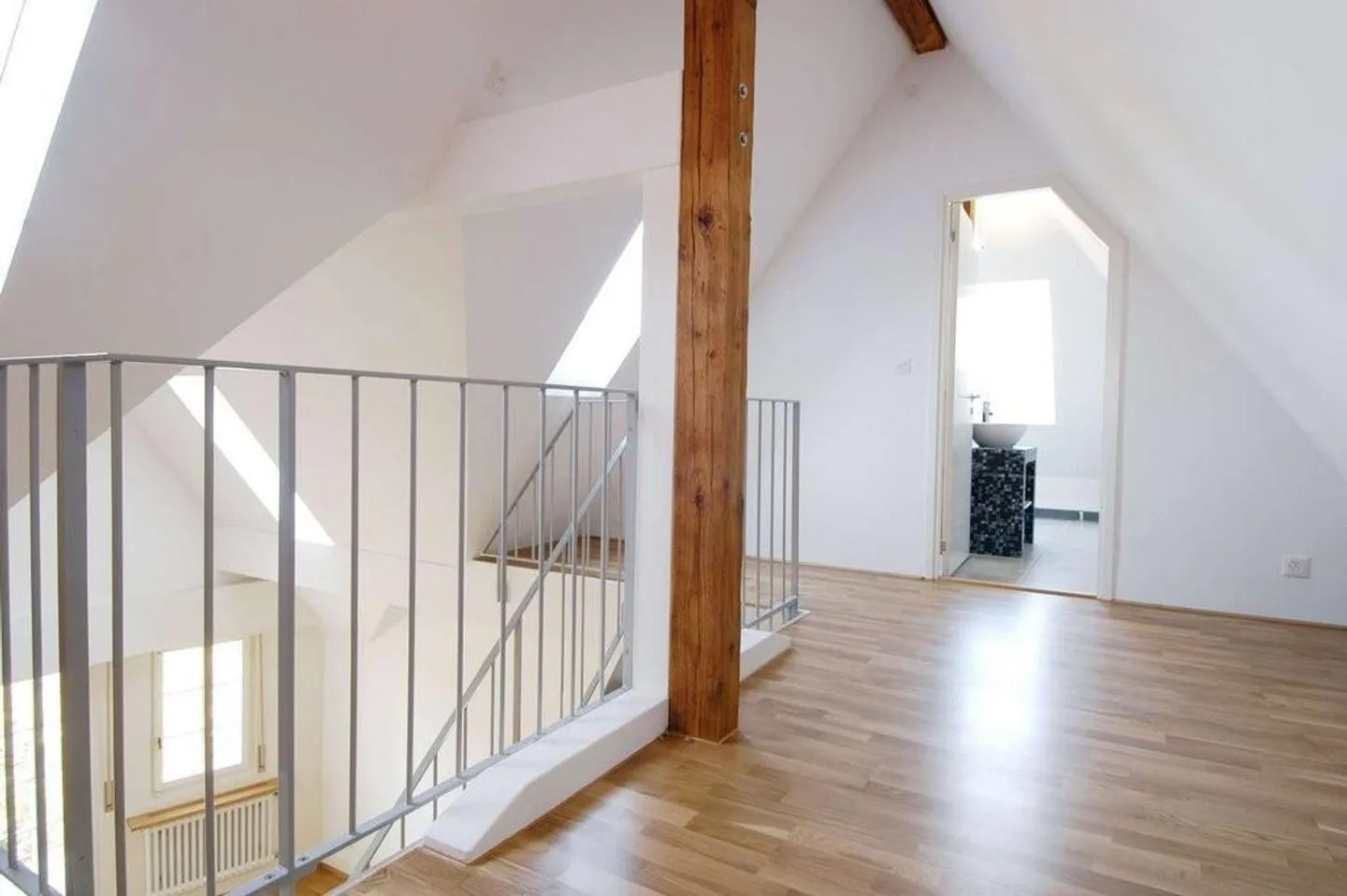 Appartamento maisonette speciale con galleria e utilizzo del giardino - Foto 7 di 11