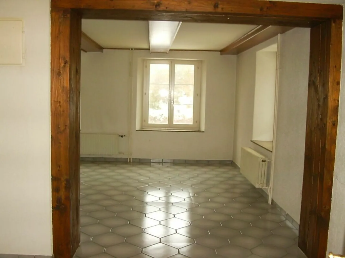 Yield property, well-maintained multi-family house with 3 apartments - Photo 3 of 16