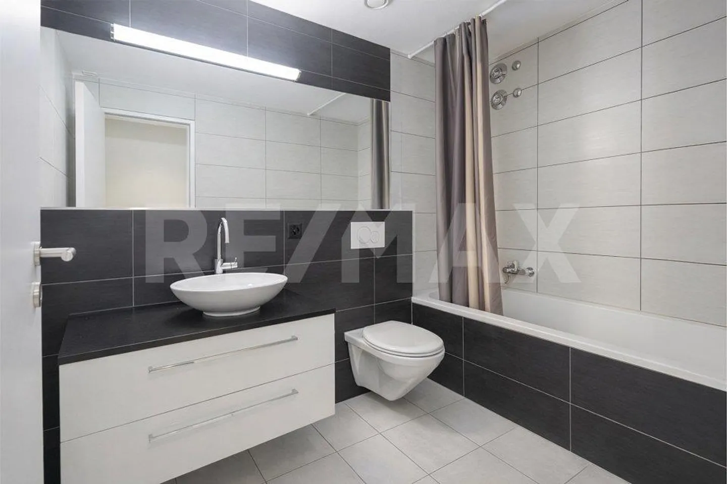 Licht, Raum und Komfort – zeitgemäss wohnen, grosszügig leben - Foto 9 di 13