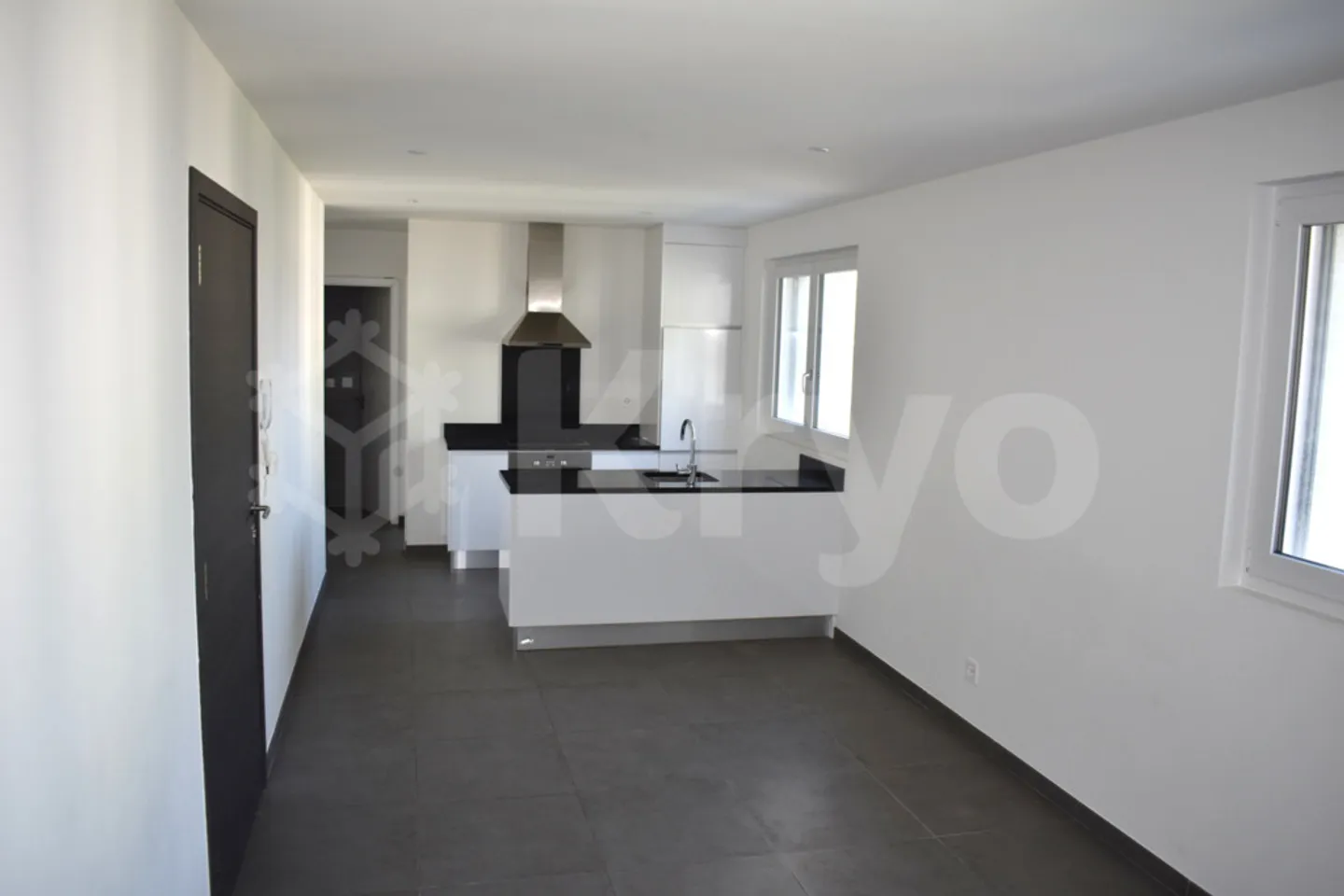 SAXON - BEAUTIFUL 2-ROOM APARTMENT FOR RENT - Photo 3 of 4