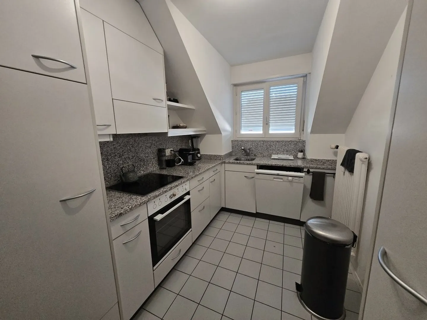 Accogliente appartamento mansardato di 3 stanze in affitto a Liebefeld - Foto 1 di 9