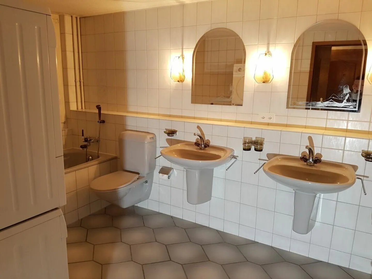 Yield property, well-maintained multi-family house with 3 apartments - Photo 5 of 16