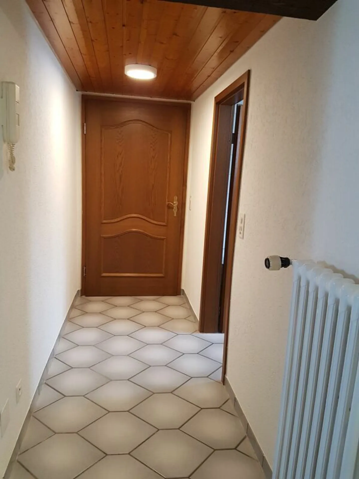 Yield property, well-maintained multi-family house with 3 apartments - Photo 6 of 16