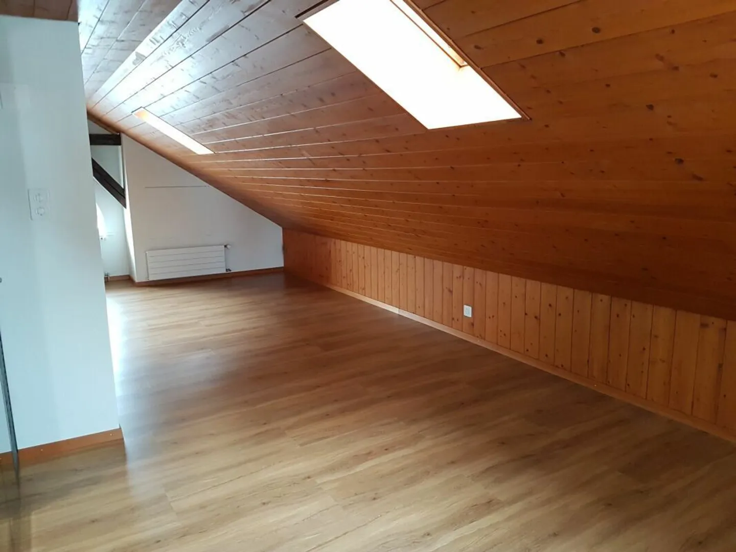 Yield property, well-maintained multi-family house with 3 apartments - Photo 9 of 16