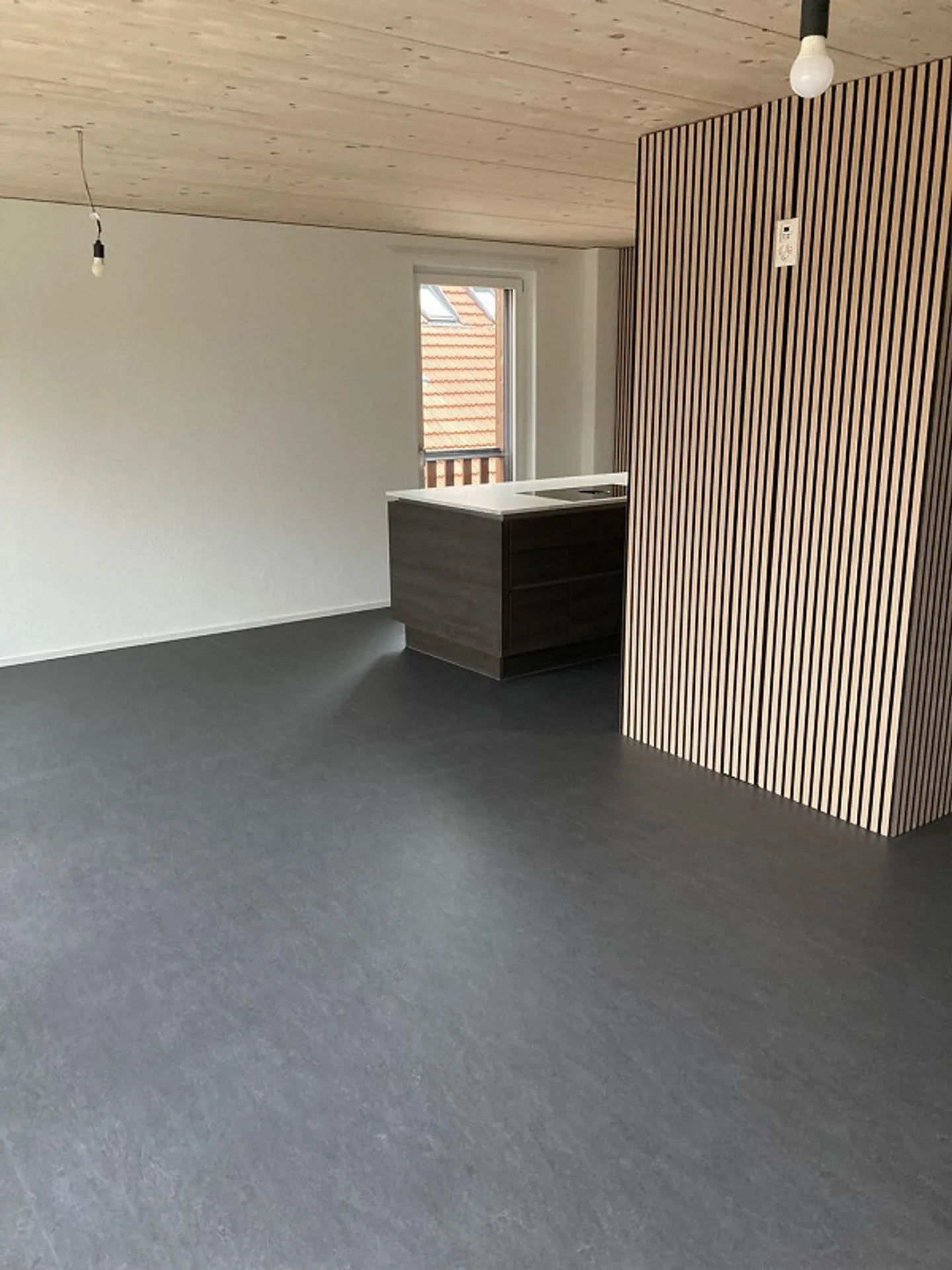 Moderne 5.5-Zimmer-Wohnung mit Garage und Terasse in Elsau - Foto 3 di 12