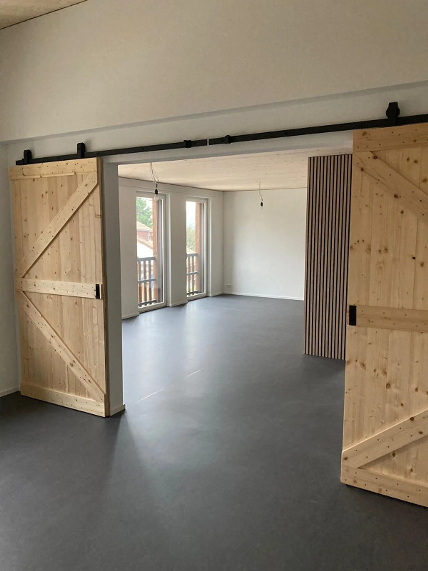 Moderne 5.5-Zimmer-Wohnung mit Garage und Terasse in Elsau - Foto 6 di 12