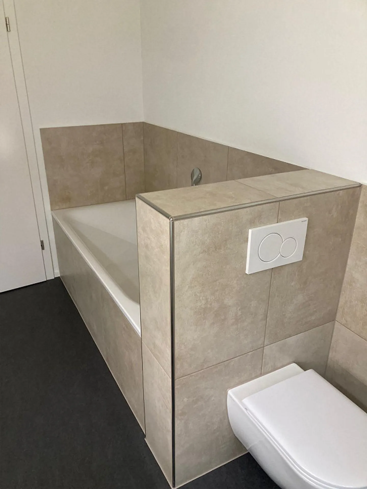 Moderne 5.5-Zimmer-Wohnung mit Garage und Terasse in Elsau - Foto 8 di 12