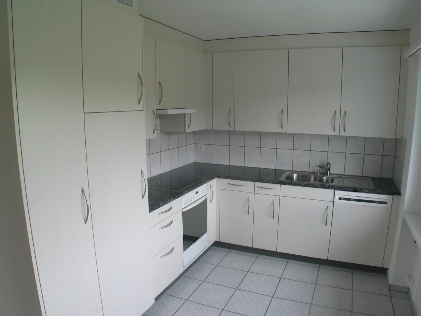 Apartment for rent - Photo 2 of 5