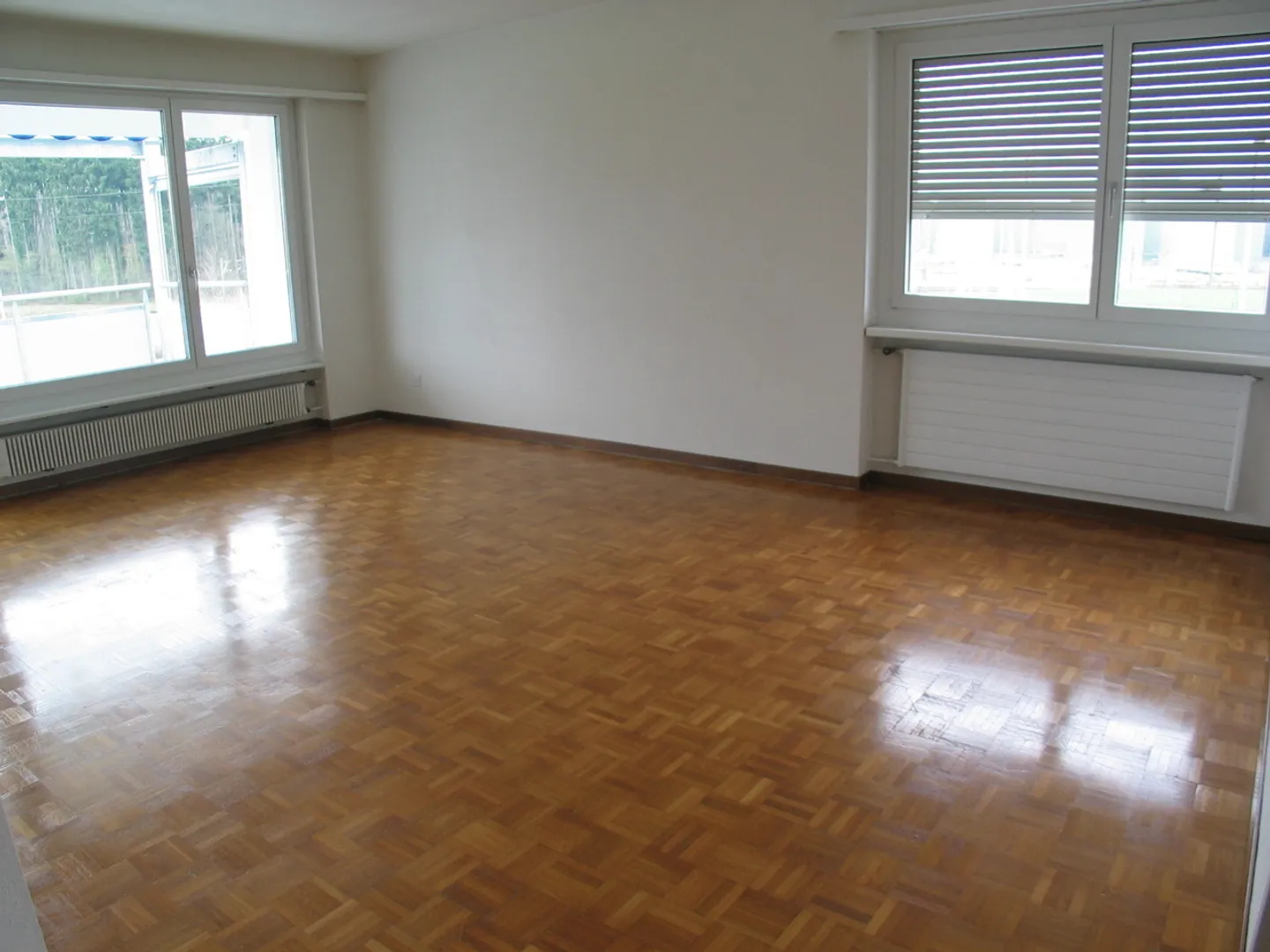 Apartment for rent - Photo 3 of 5