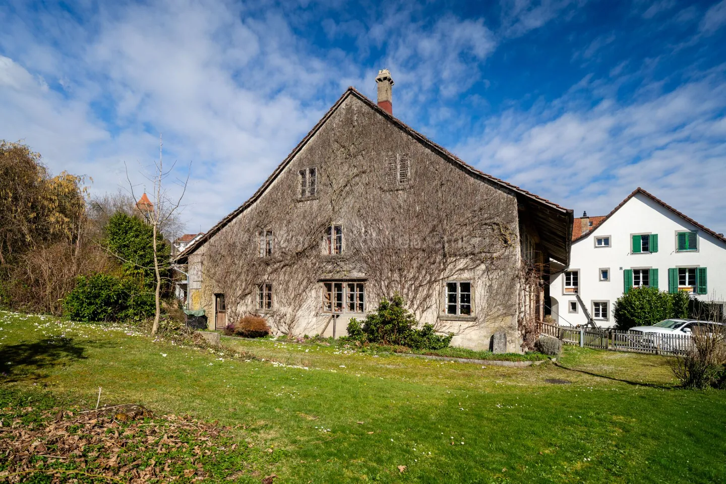 Building land in Brütten with historic farmhouse and development potential - Photo 3 of 25