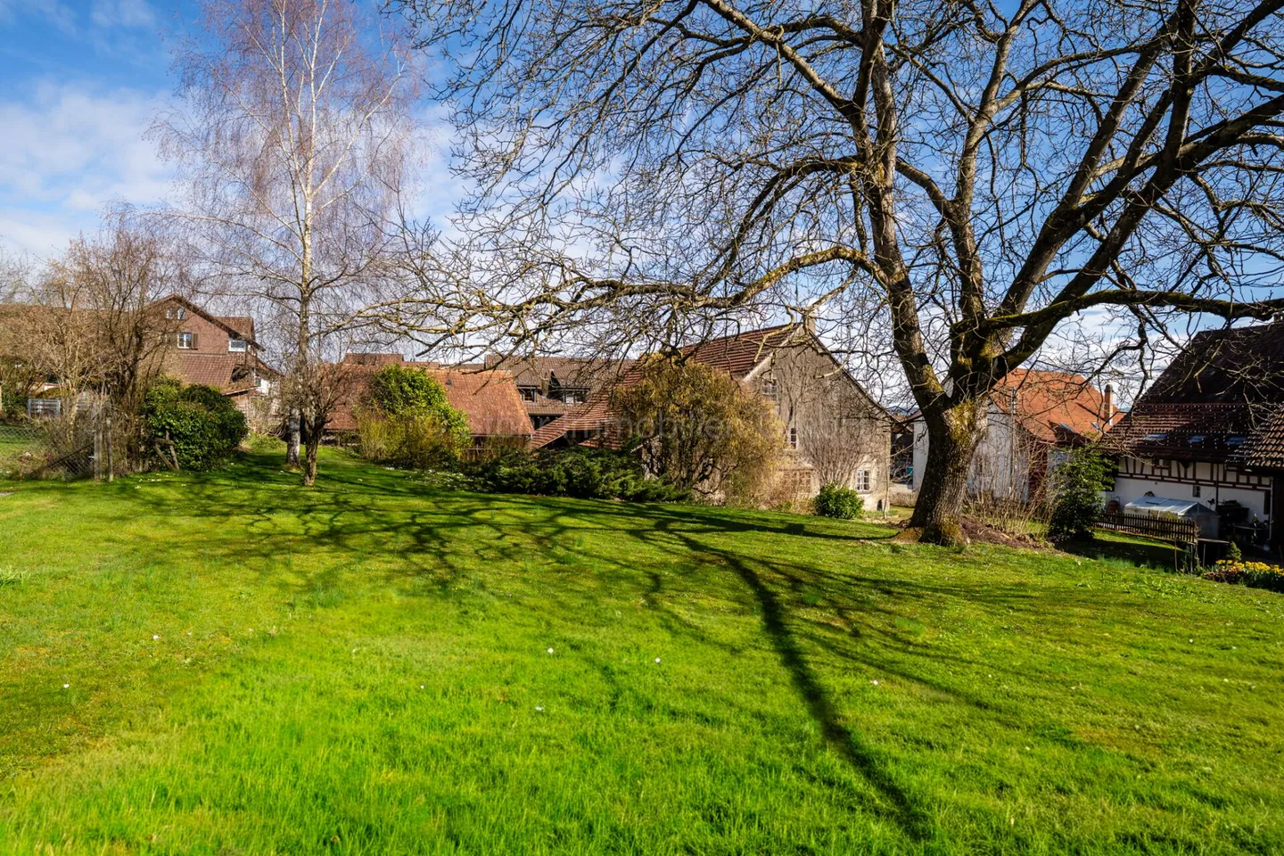 Building land in Brütten with historic farmhouse and development potential - Photo 2 of 25
