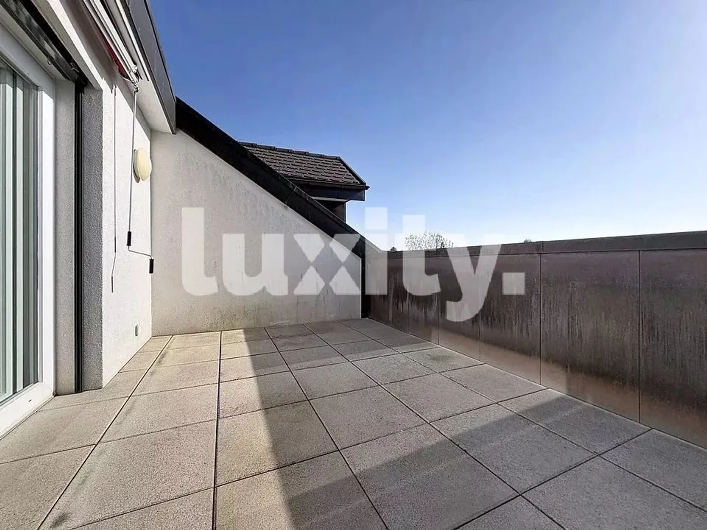 Top floor apartment in Gilly with magnificent lake view - Photo 8 of 8