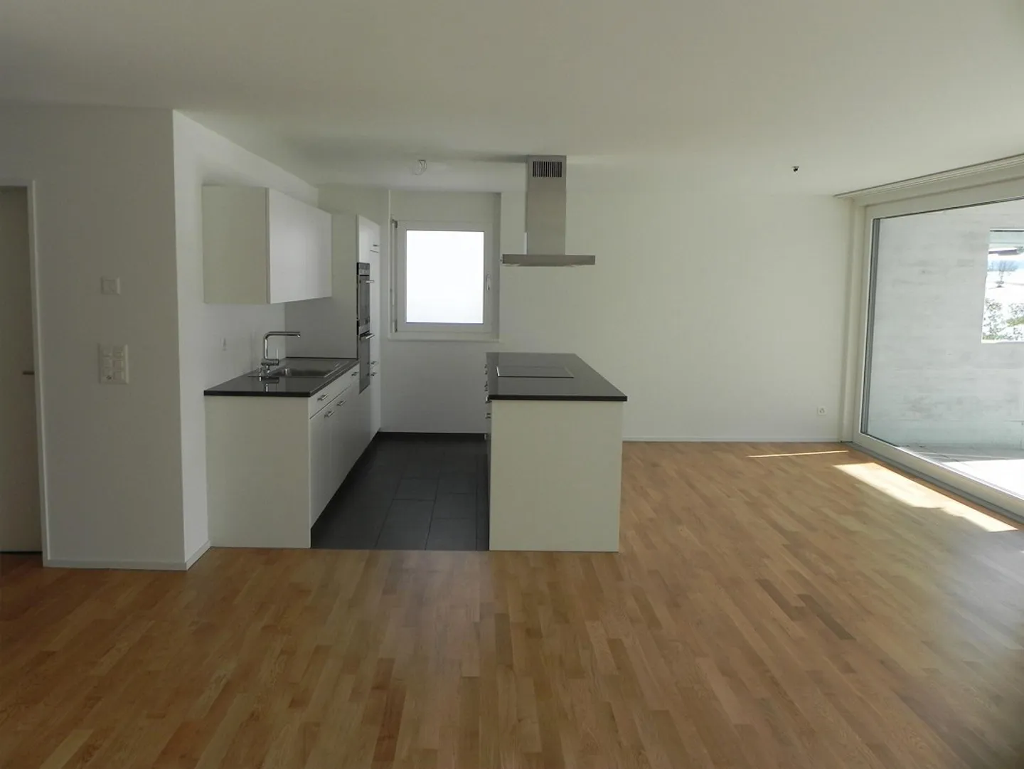 Attraktive, helle, moderne  und  komfortable 3 1/2 Zimmer Wohnung - Foto 2 von 22